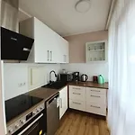 Apartment 2- Zimmer, 4pers, Direkt Neben Einkaufszentrum, Hbf *