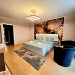 Apartment 2- Zimmer, 4pers, Direkt Neben Einkaufszentrum, Hbf Muelheim an der Ruhr