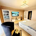 2- Zimmer, 4pers, Direkt Neben Einkaufszentrum, Hbf Apartment *