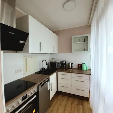 Apartment 2- Zimmer, 4pers, Direkt Neben Einkaufszentrum, Hbf *