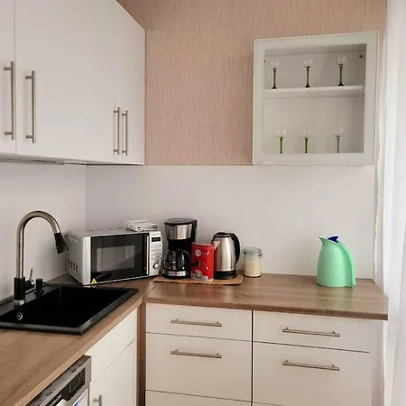 Apartment 2- Zimmer, 4pers, Direkt Neben Einkaufszentrum, Hbf