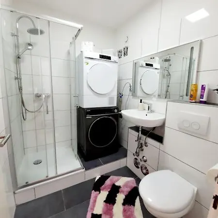 2- Zimmer, 4pers, Direkt Neben Einkaufszentrum, Hbf Mülheim an der Ruhr