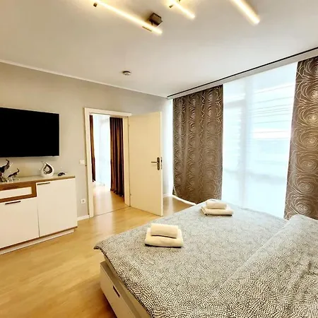Apartment 2- Zimmer, 4pers, Direkt Neben Einkaufszentrum, Hbf