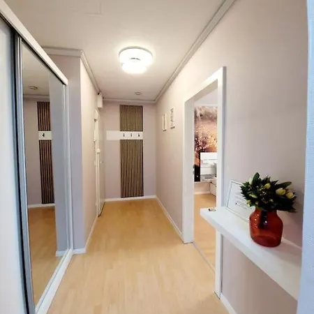 Apartment 2- Zimmer, 4pers, Direkt Neben Einkaufszentrum, Hbf *