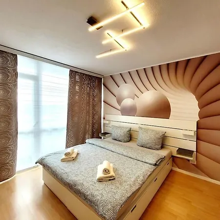 2- Zimmer, 4pers, Direkt Neben Einkaufszentrum, Hbf *