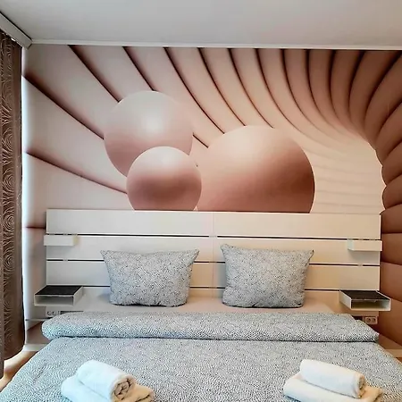 2- Zimmer, 4pers, Direkt Neben Einkaufszentrum, Hbf *