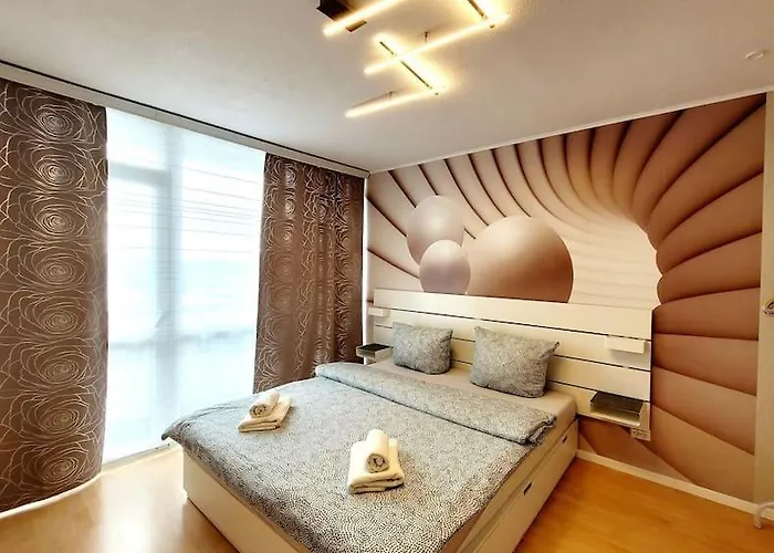 2- Zimmer, 4pers, Direkt Neben Einkaufszentrum, Hbf *