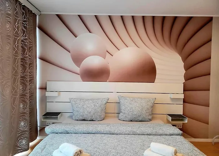 2- Zimmer, 4pers, Direkt Neben Einkaufszentrum, Hbf *